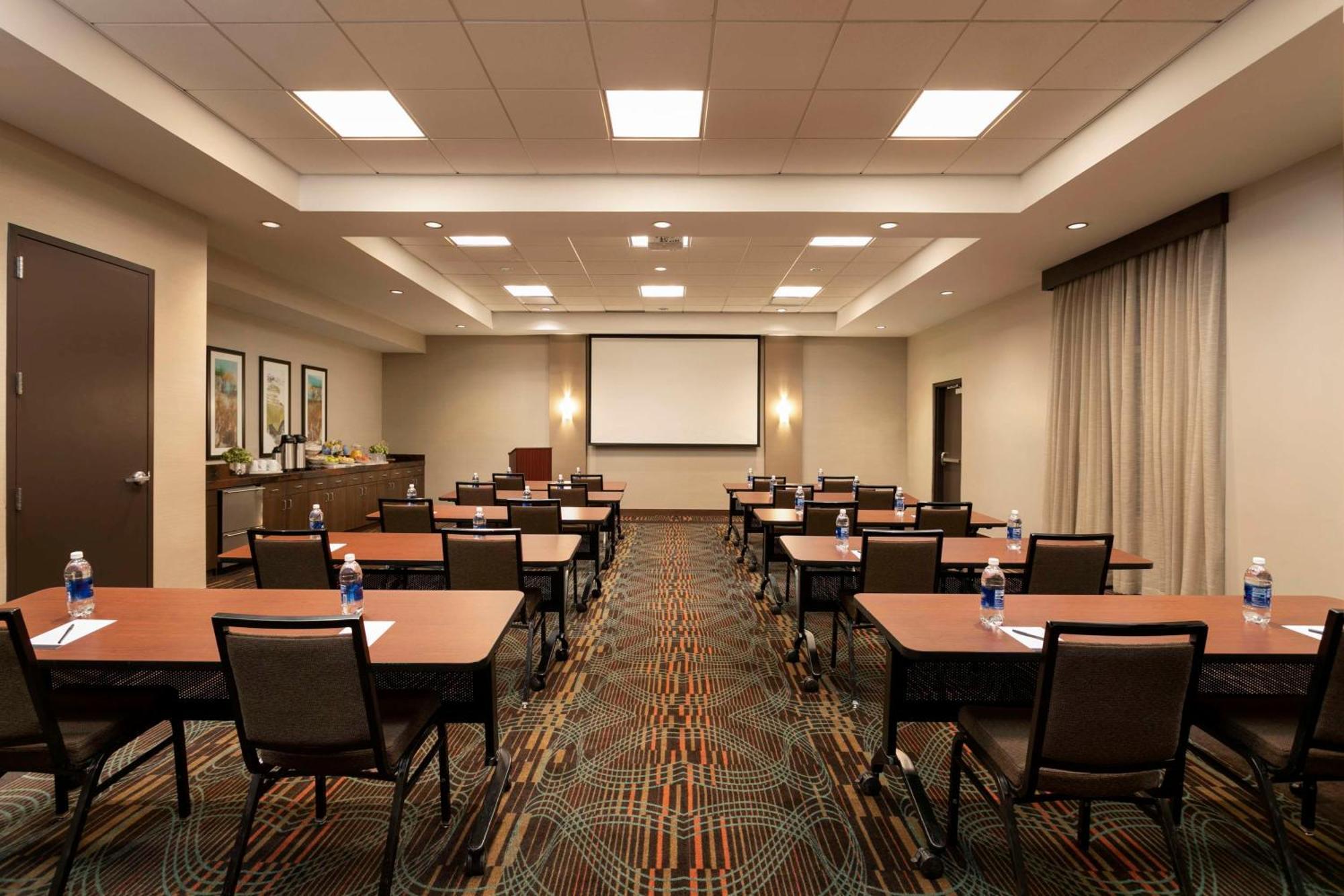 Hyatt Place Hotel 3*