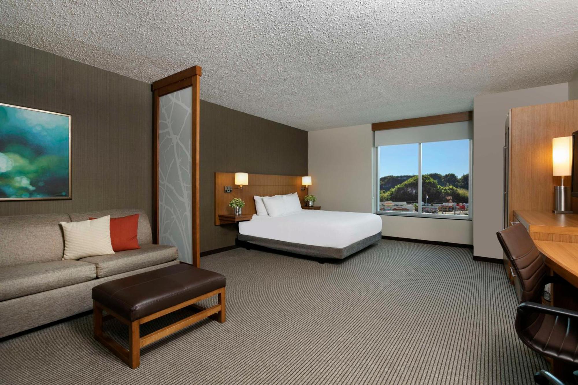 Hyatt Place Hotel 3*