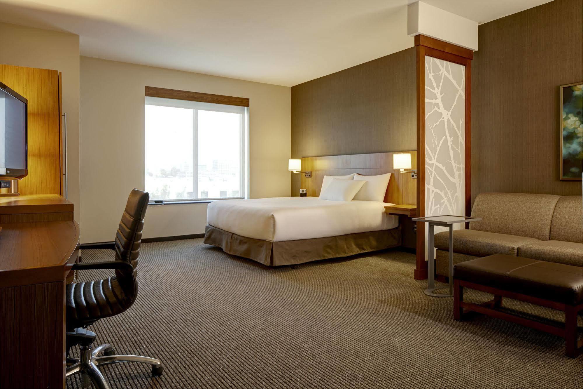 Hyatt Place Hotel 3*