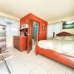 Casa Robinson Guest House