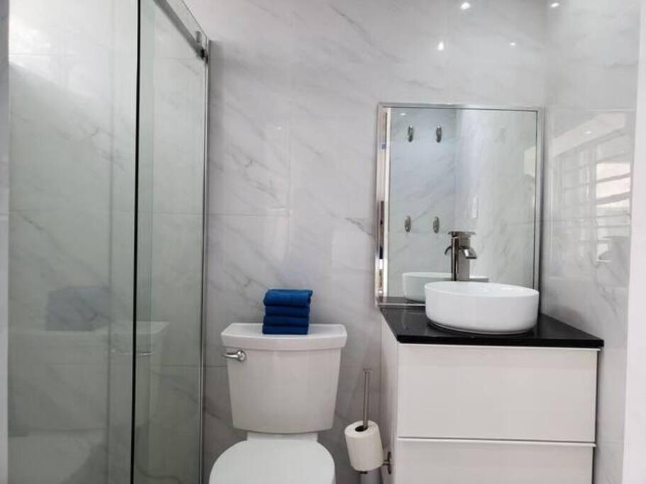 Esperanza 2bdr 2b Oceanfront Pool Parking Apartment San Juan