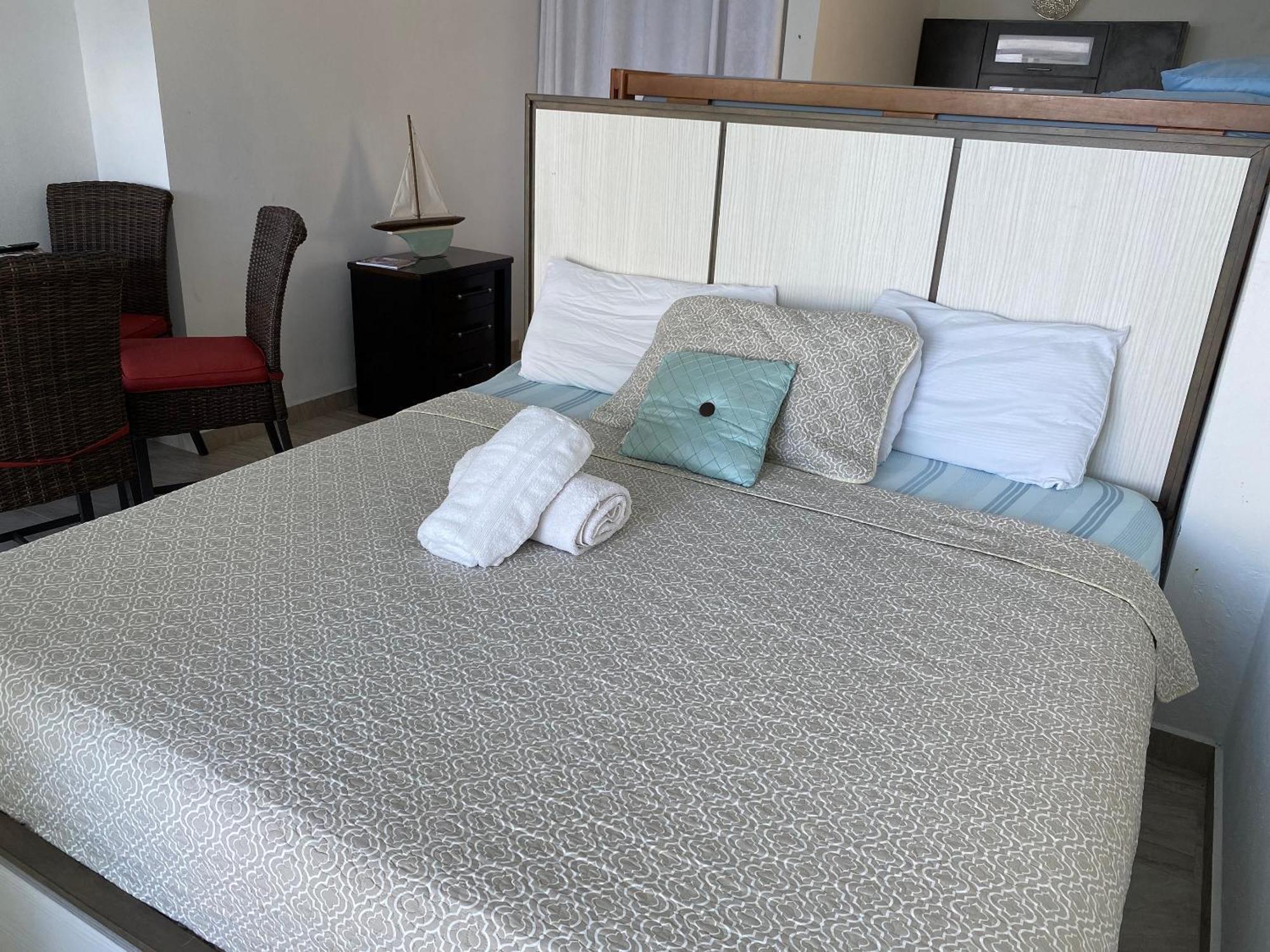 Ventana Al Atlantico At Arecibo 681 Ocean Drive Homestay Islote