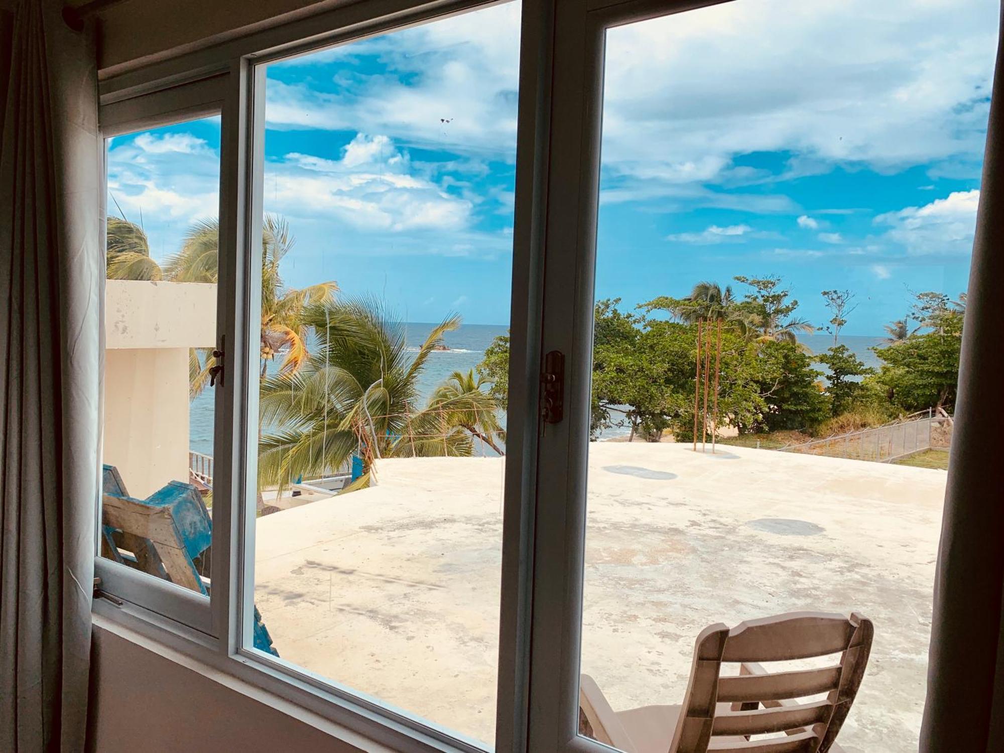 Ventana Al Atlantico At Arecibo 681 Ocean Drive * Islote