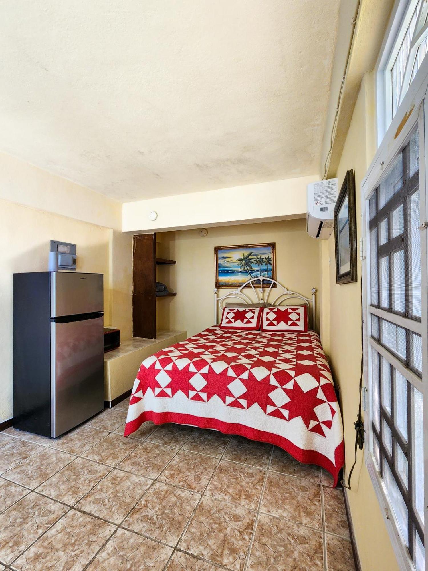 Guest house Casa Robinson 3*