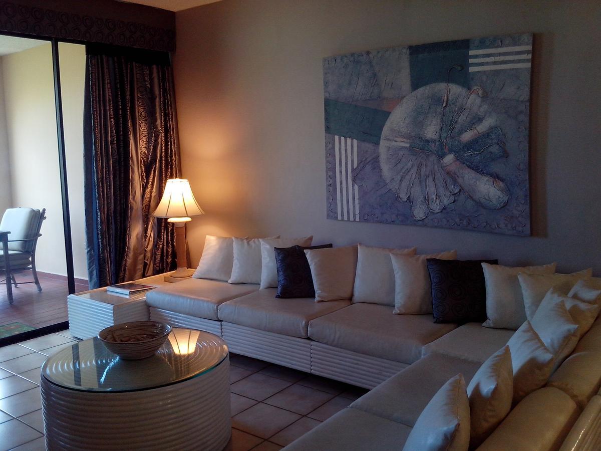 Crescent Beach Apartment *
