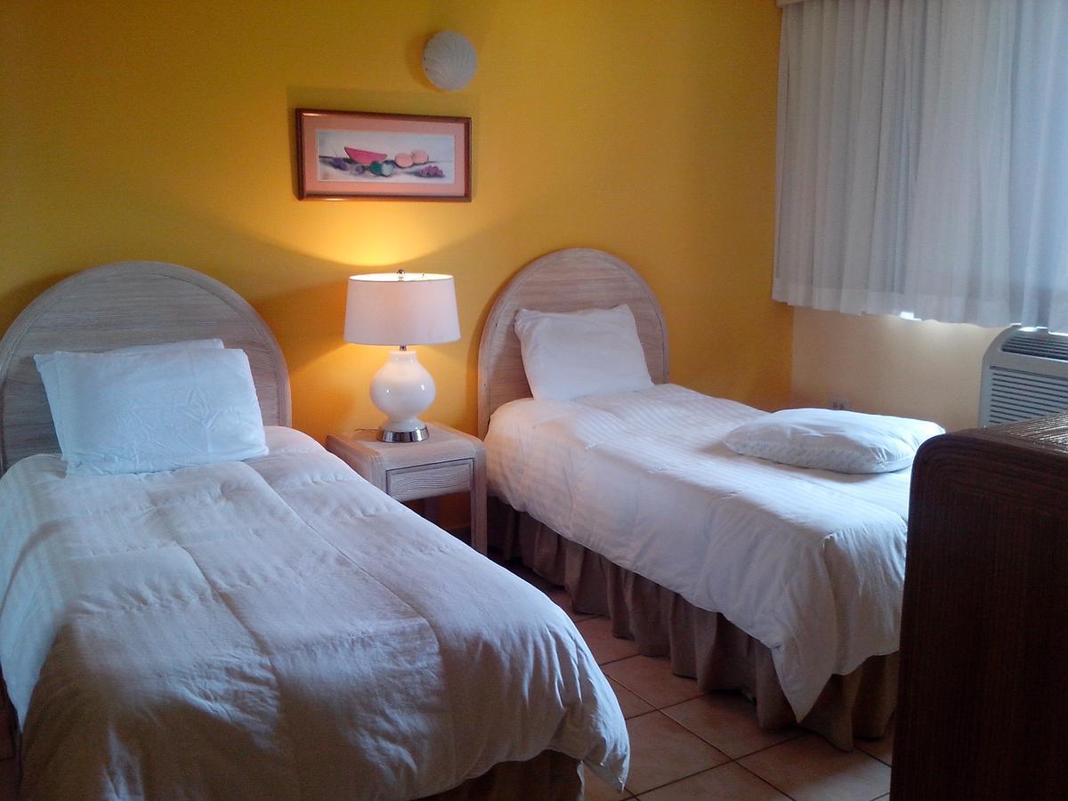 Crescent Beach Apartment *