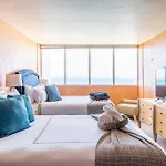 The Penthouse Sju 6Bdr+6.5Ba Sleep 20 Million$View
