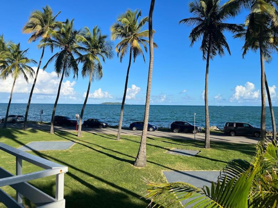 Beautiful Ocean Blue Oceanfront Apartment *