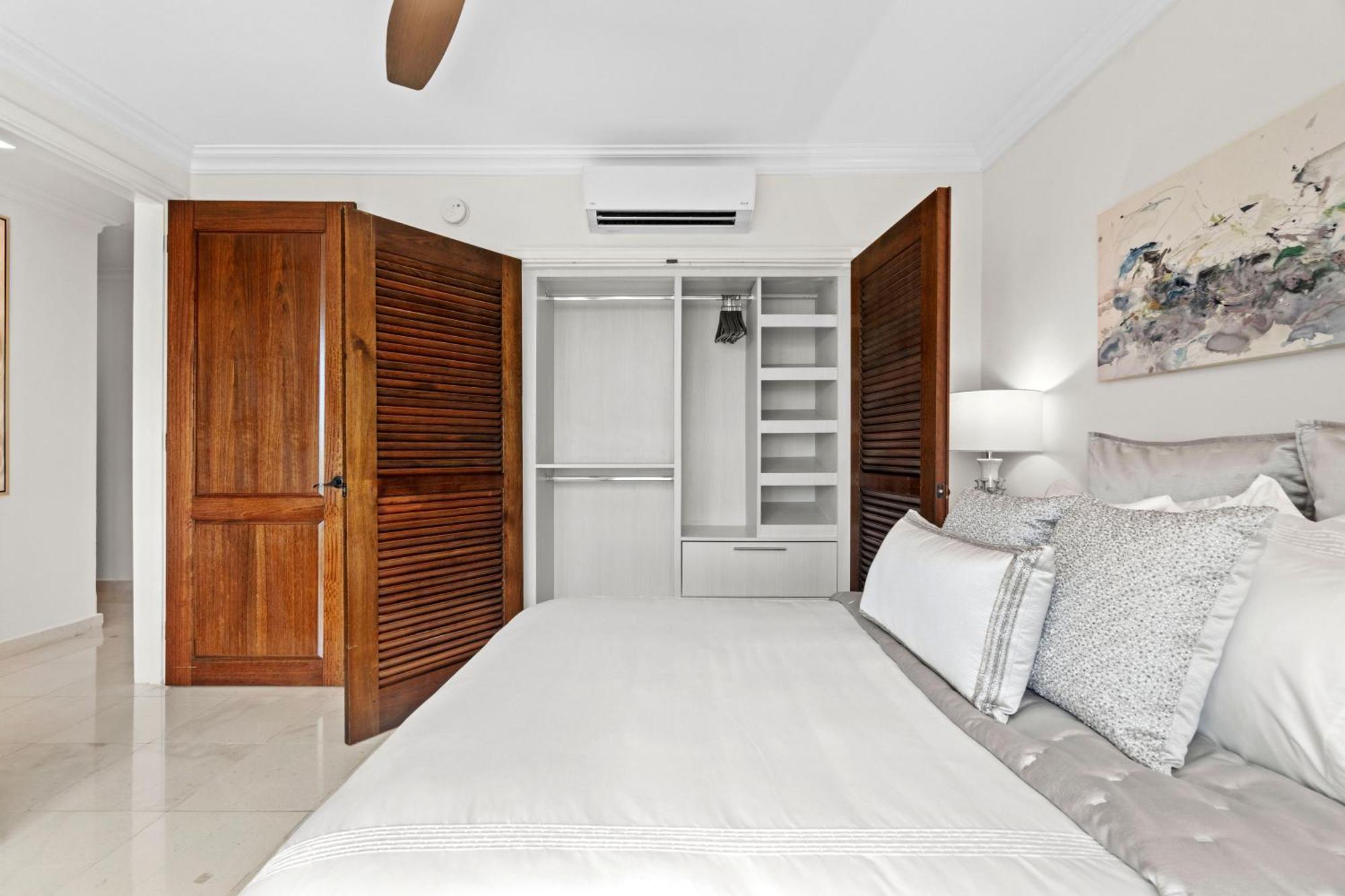 Balcony With & Golf Course Views By Otium Apartment *