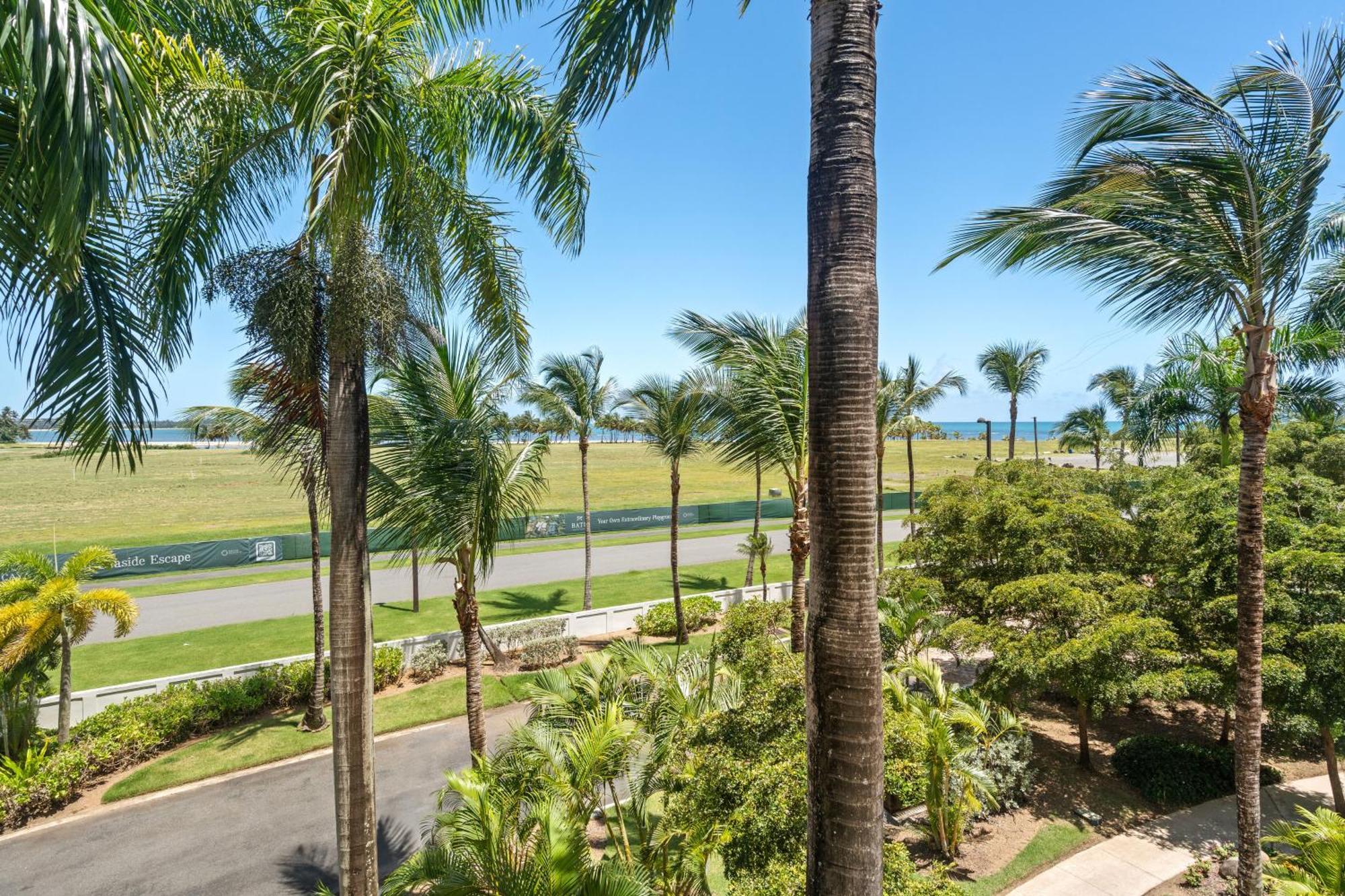 Balcony With & Golf Course Views By Otium Apartment Rio Grande