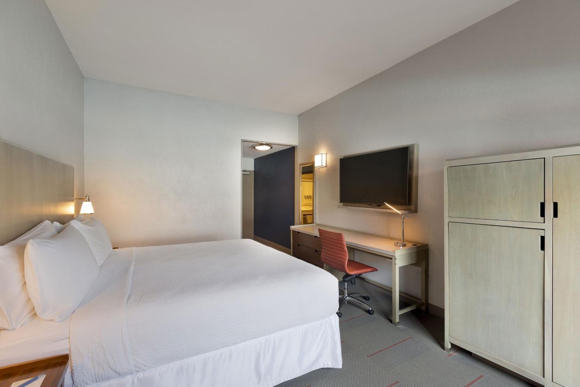 Four Points By Sheraton Real 3*