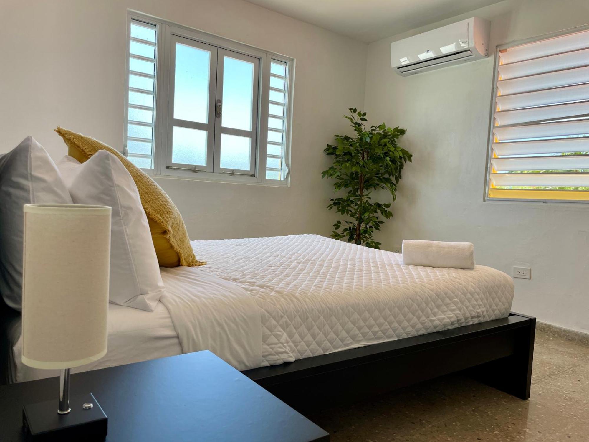 Mont Offering A Loft And 3 Bedroom Steps From The Ferry Apartment *