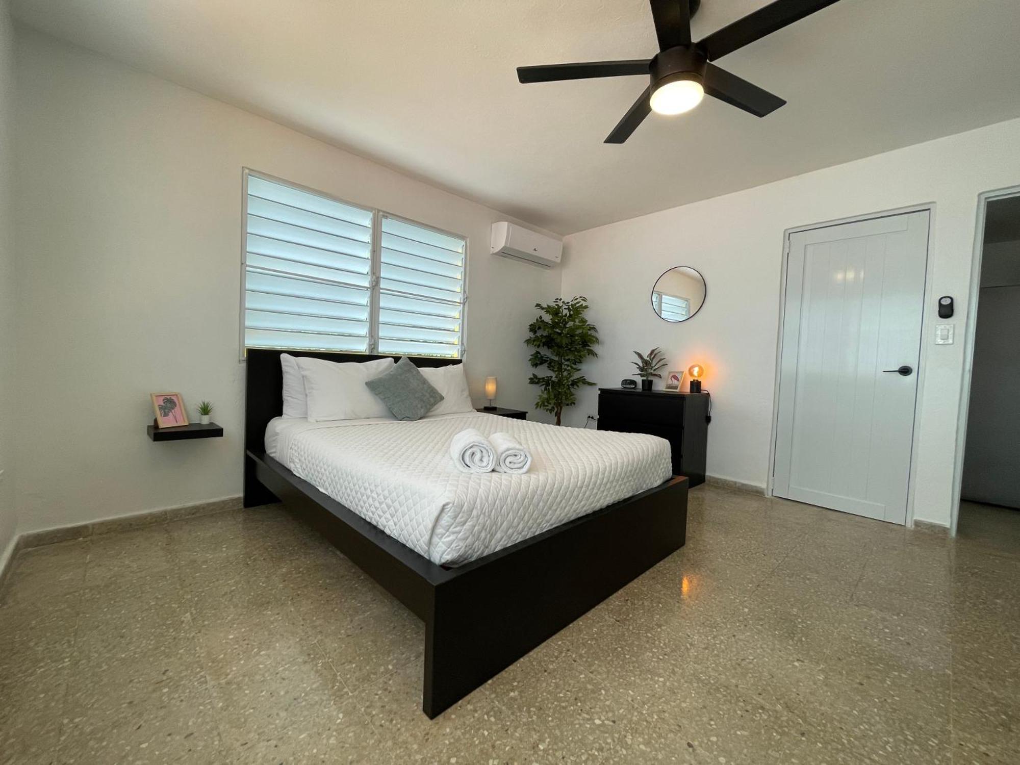 Mont Offering A Loft And 3 Bedroom Steps From The Ferry * Vieques
