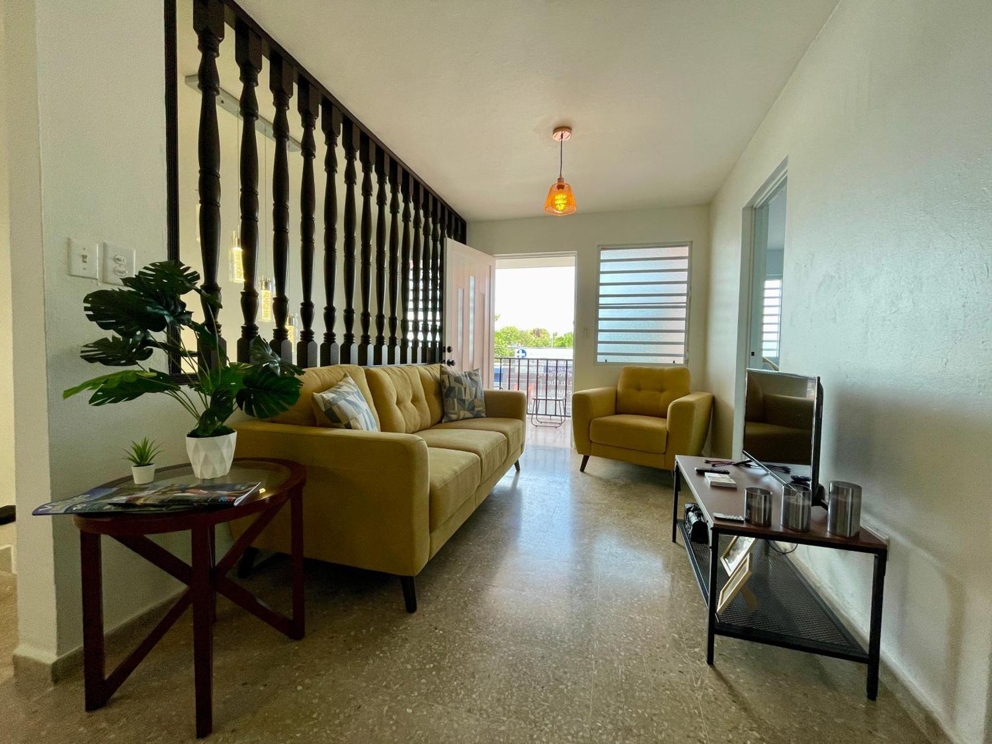 Mont Offering A Loft And 3 Bedroom Steps From The Ferry Apartment