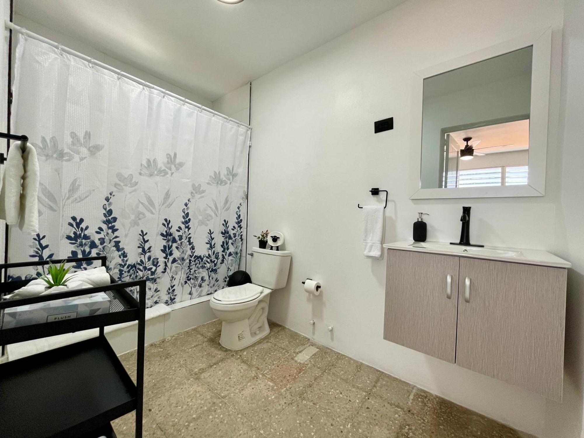 Mont Offering A Loft And 3 Bedroom Steps From The Ferry Apartment *