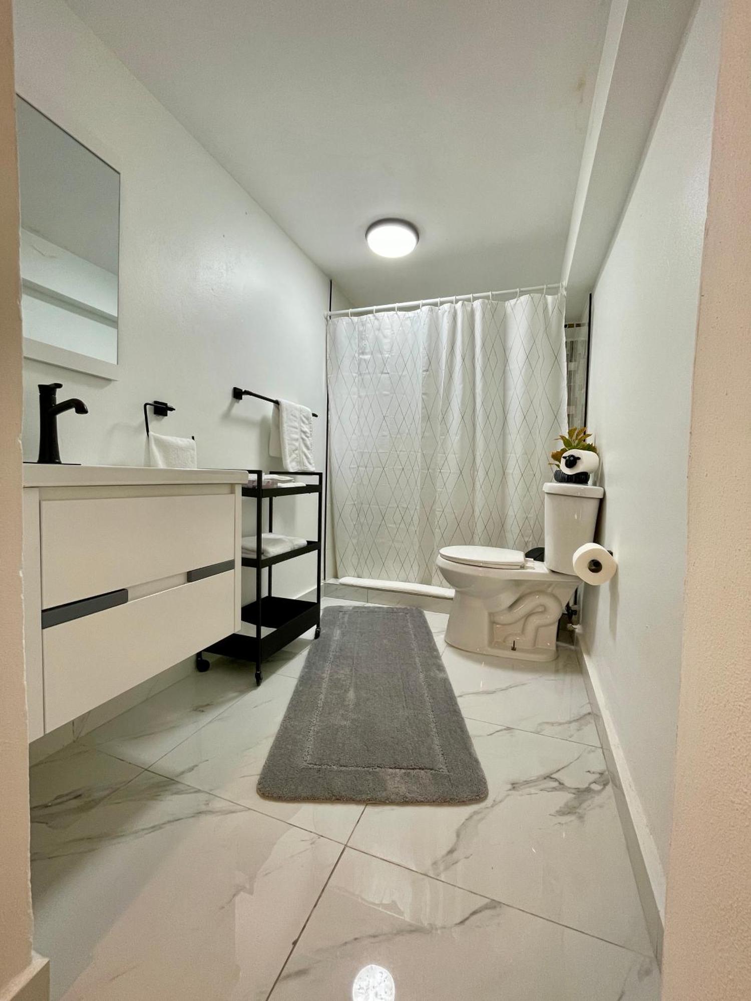 Mont Offering A Loft And 3 Bedroom Steps From The Ferry Apartment *