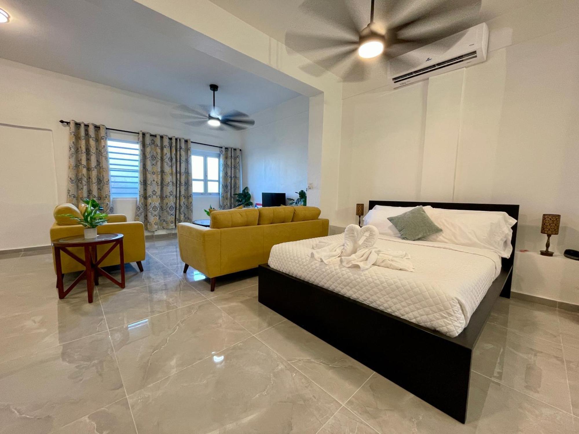Apartment Mont Offering A Loft And 3 Bedroom Steps From The Ferry *