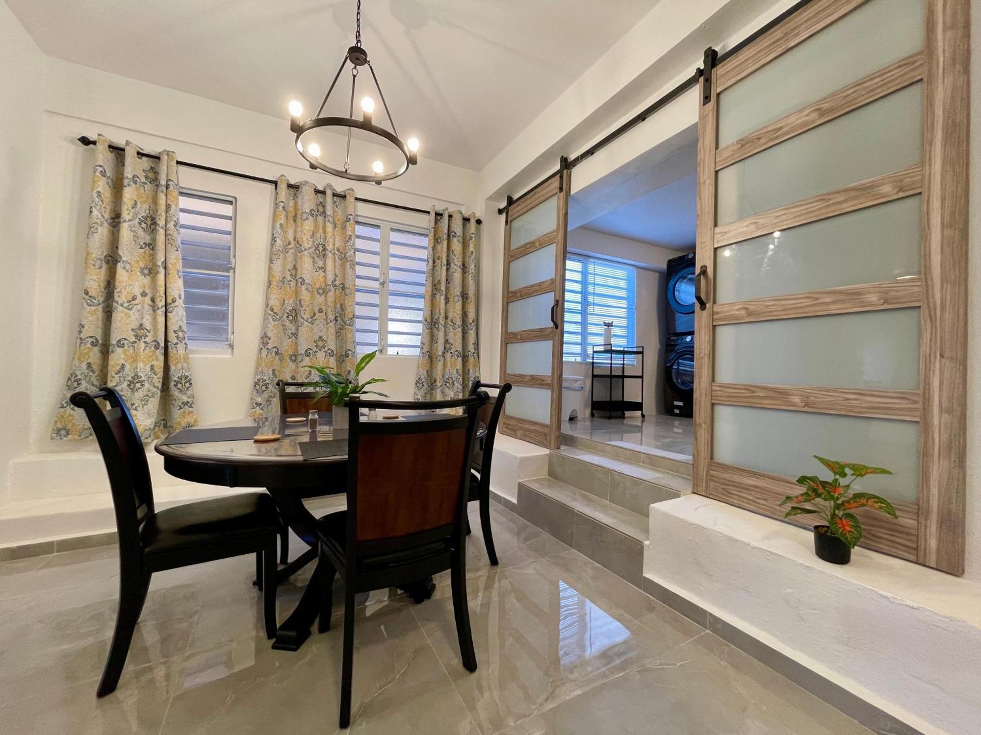 Mont Offering A Loft And 3 Bedroom Steps From The Ferry Apartment *