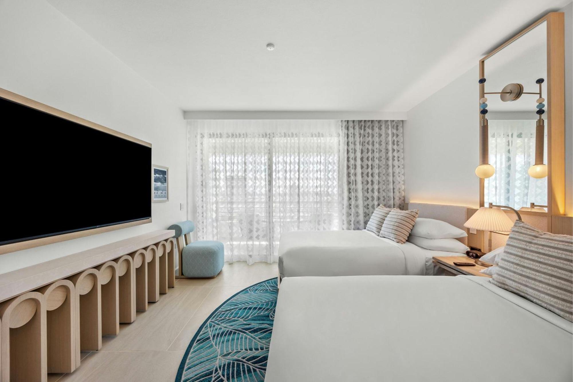 Resort La Concha Renaissance 4*
