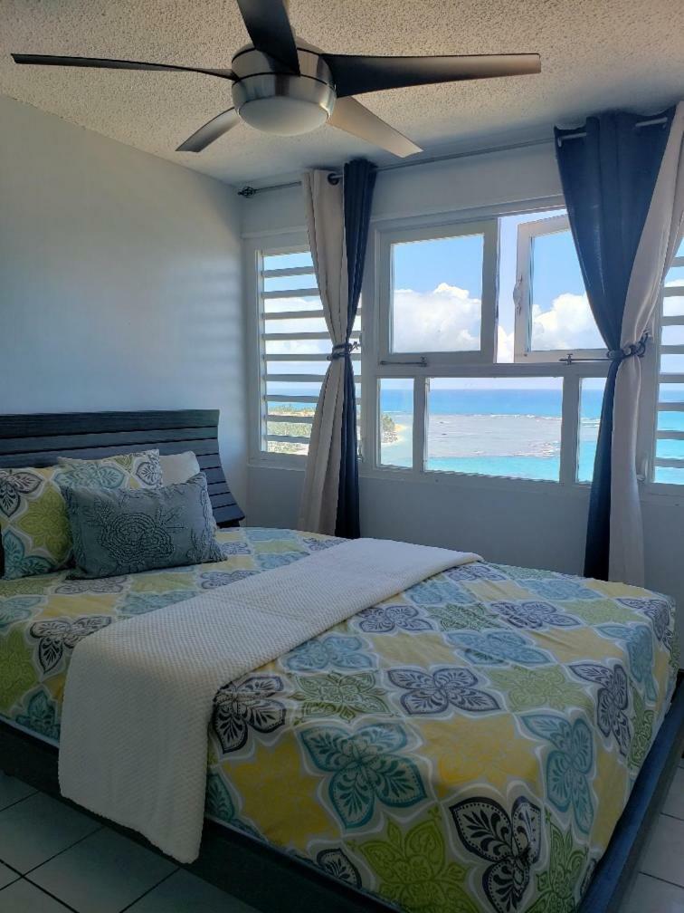 Breezy Beachfront With View Of Paradise
