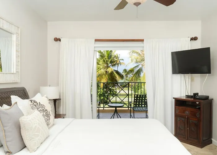 Villa Montana Beach Resort